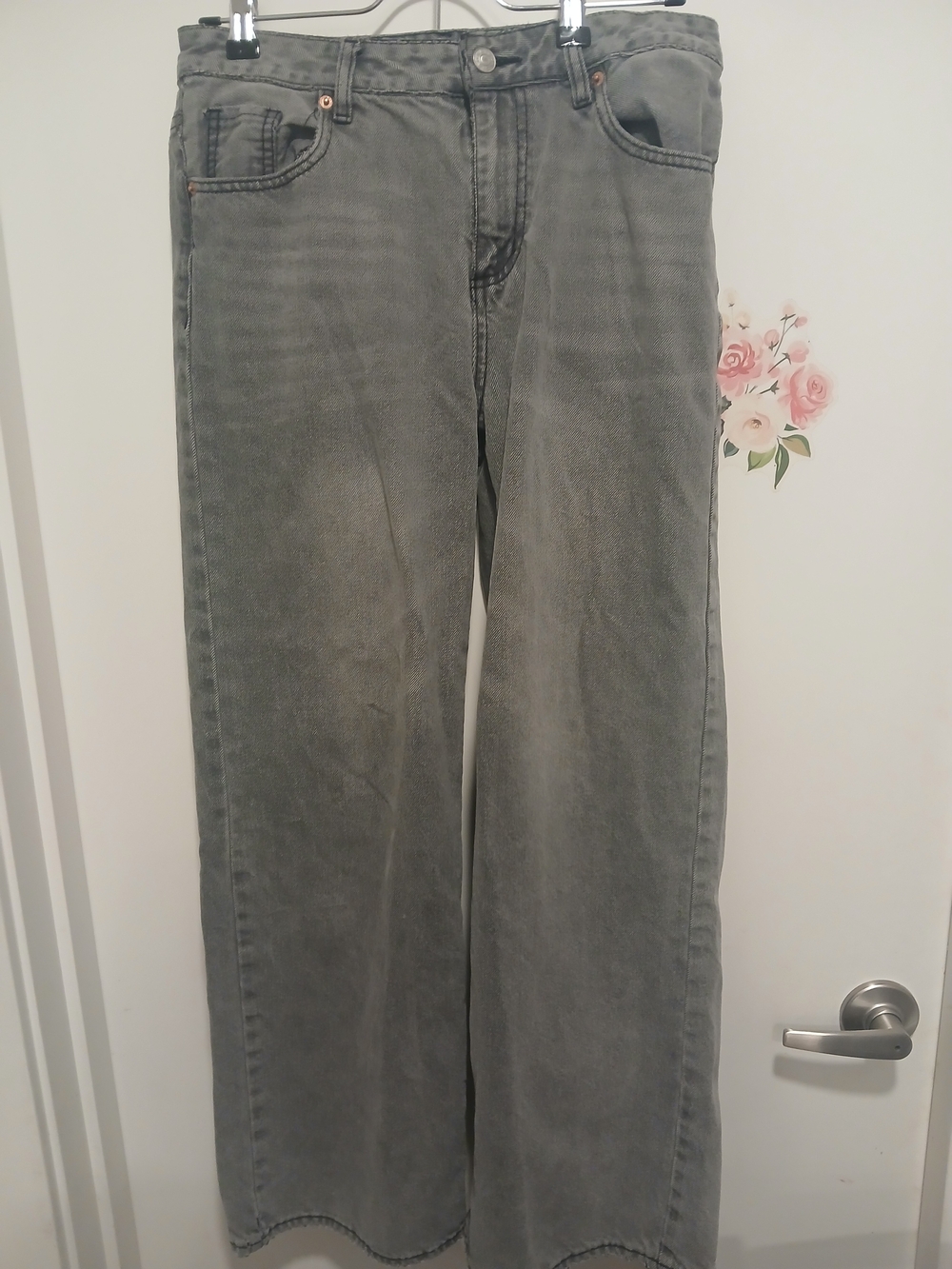 Gray Wide-Leg Jeans - Classic Casual Style